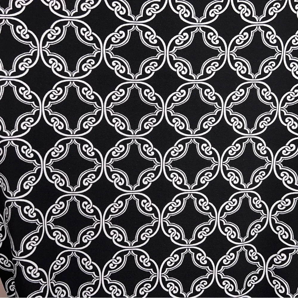 XS White House Black Market Short Sleeve Blouse Stretch Geometric Print